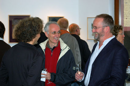 J&ouml;rg Baltes (re.) er&ouml;ffnet sine Ausstellung "BACK S TAGE"